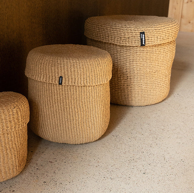 How to choose the right size basket with a lid for small objects and textiles?