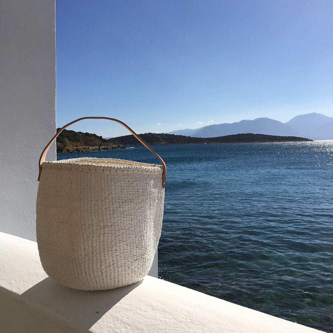 Mifuko Partly recycled plastic and sisal Small basket with short handle S Kiondo basket | White with handle S fair trade handmade