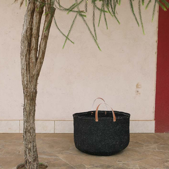 Mifuko Partly recycled plastic and sisal Large basket with handle XXL Kiondo floor basket | Black with leather handles XXL