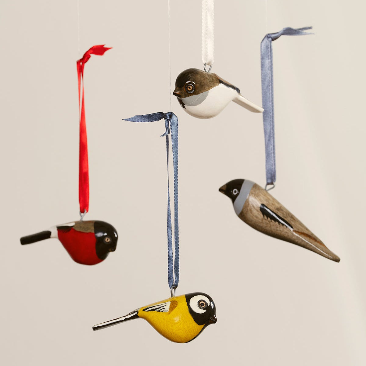 Handmade fair trade Jacaranda wood Wooden ornament | Coal tit