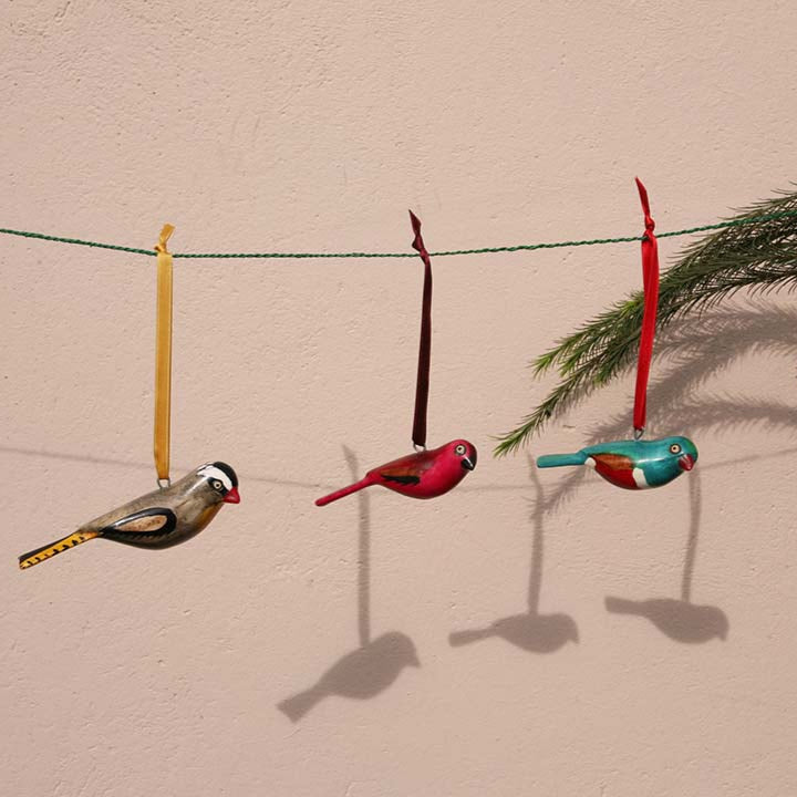 Handmade fair trade Jacaranda wood Wooden ornament | Robin chat