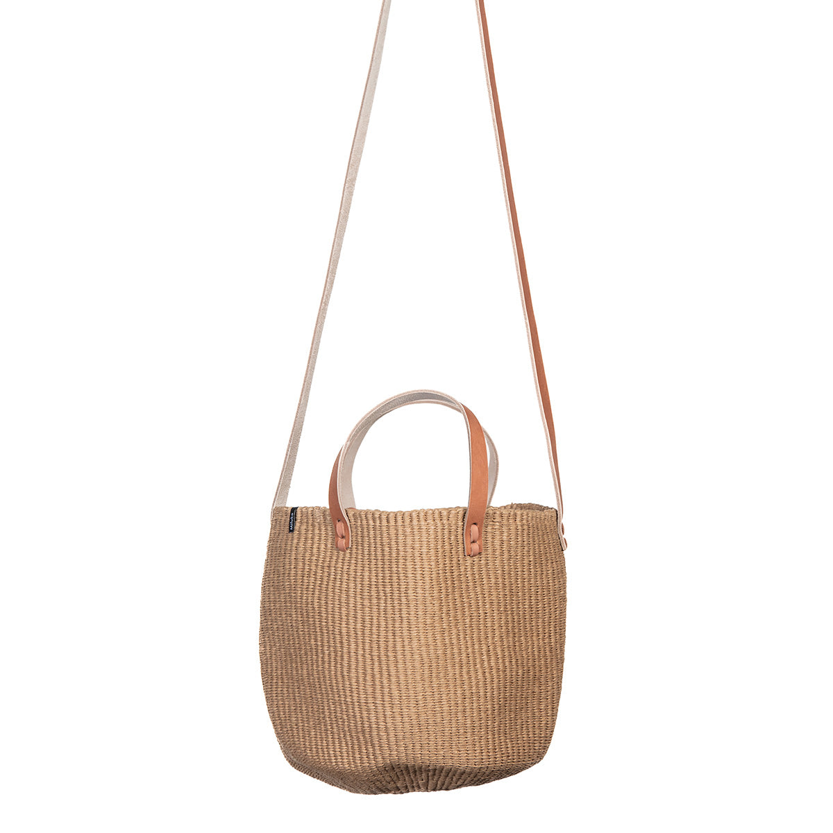 Lightweight, durable, and stylish – this Mifuko paper-fiber small shoulder bag is the perfect companion for everyday use.
Carefully handwoven, the bag combines timeless design and practicality, adding a touch of elegance to your daily outfits. It is made from lightweight and eco-friendly paper fiber