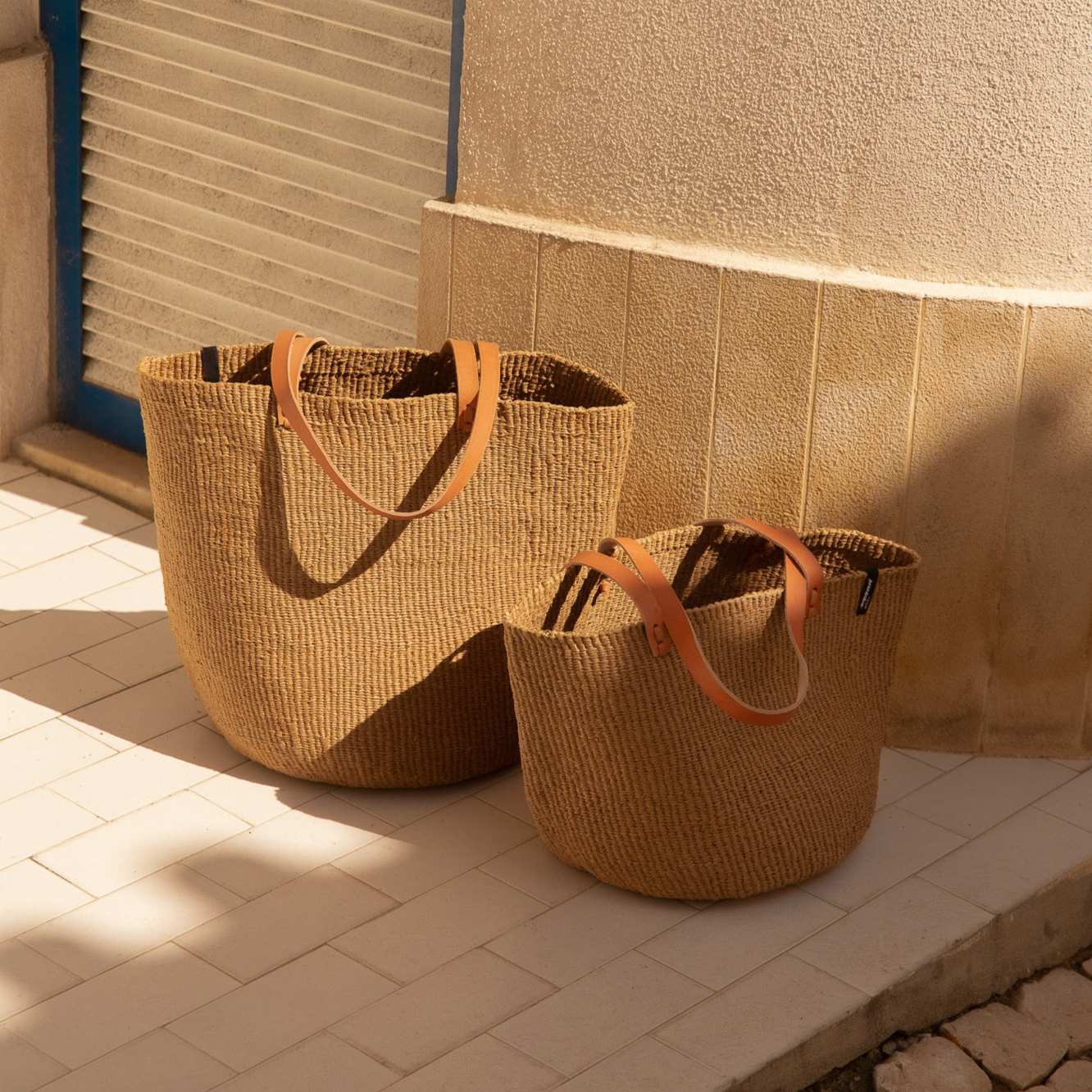 Handmade classic paper shopper paper m size with long leather handles fair trade