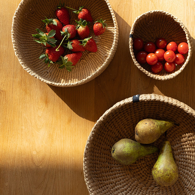 bowls with strawberries and pears