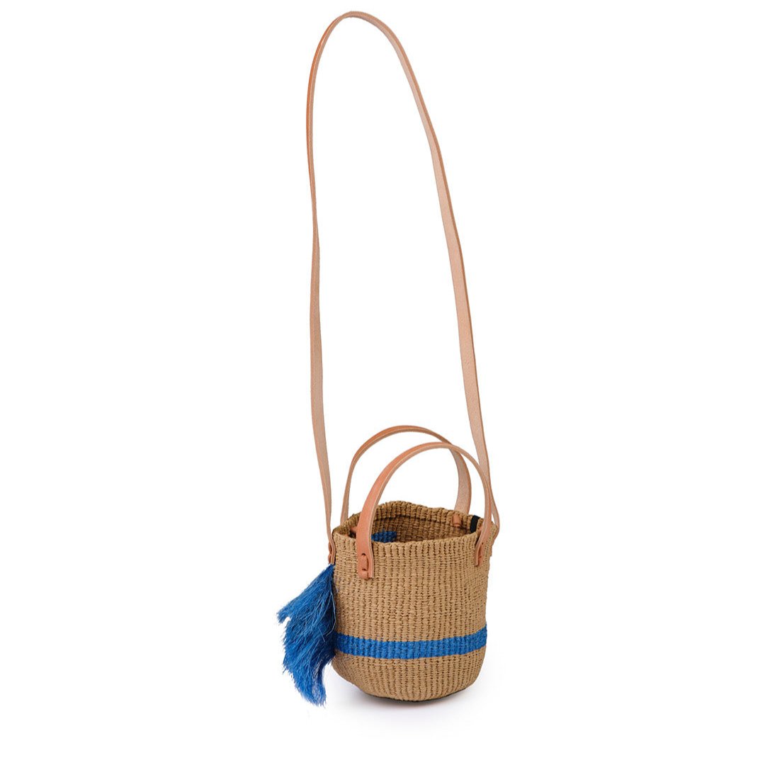 Discover the perfect blend of sustainability and timeless design with this small shopper, designed by Ervin Latimer