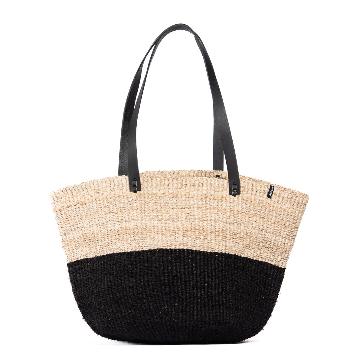 The Majani shopper basket is a perfect blend of sustainability, style, and practicality. Handwoven with care