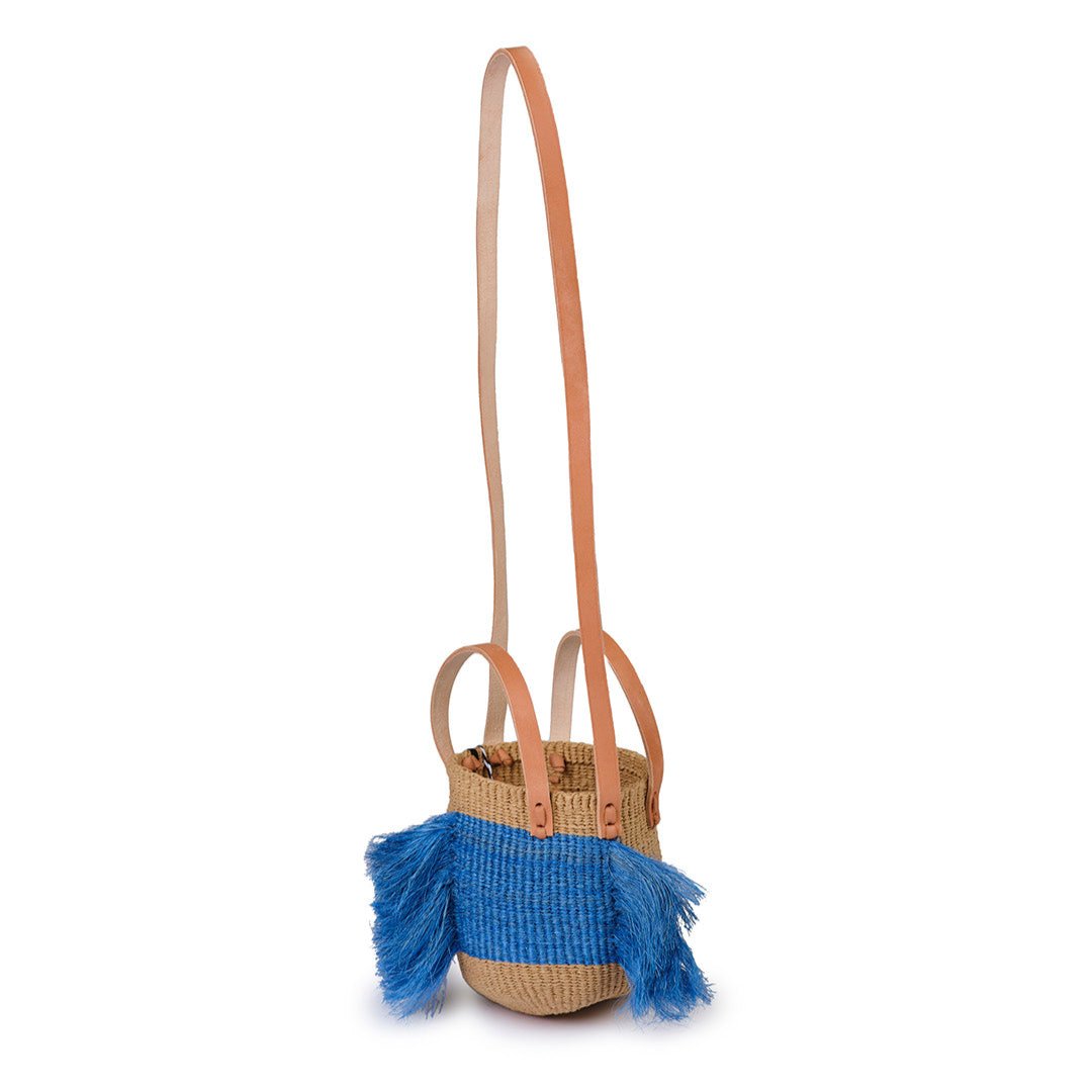 Discover the perfect blend of sustainability and timeless design with this small shopper, designed by Ervin Latimer