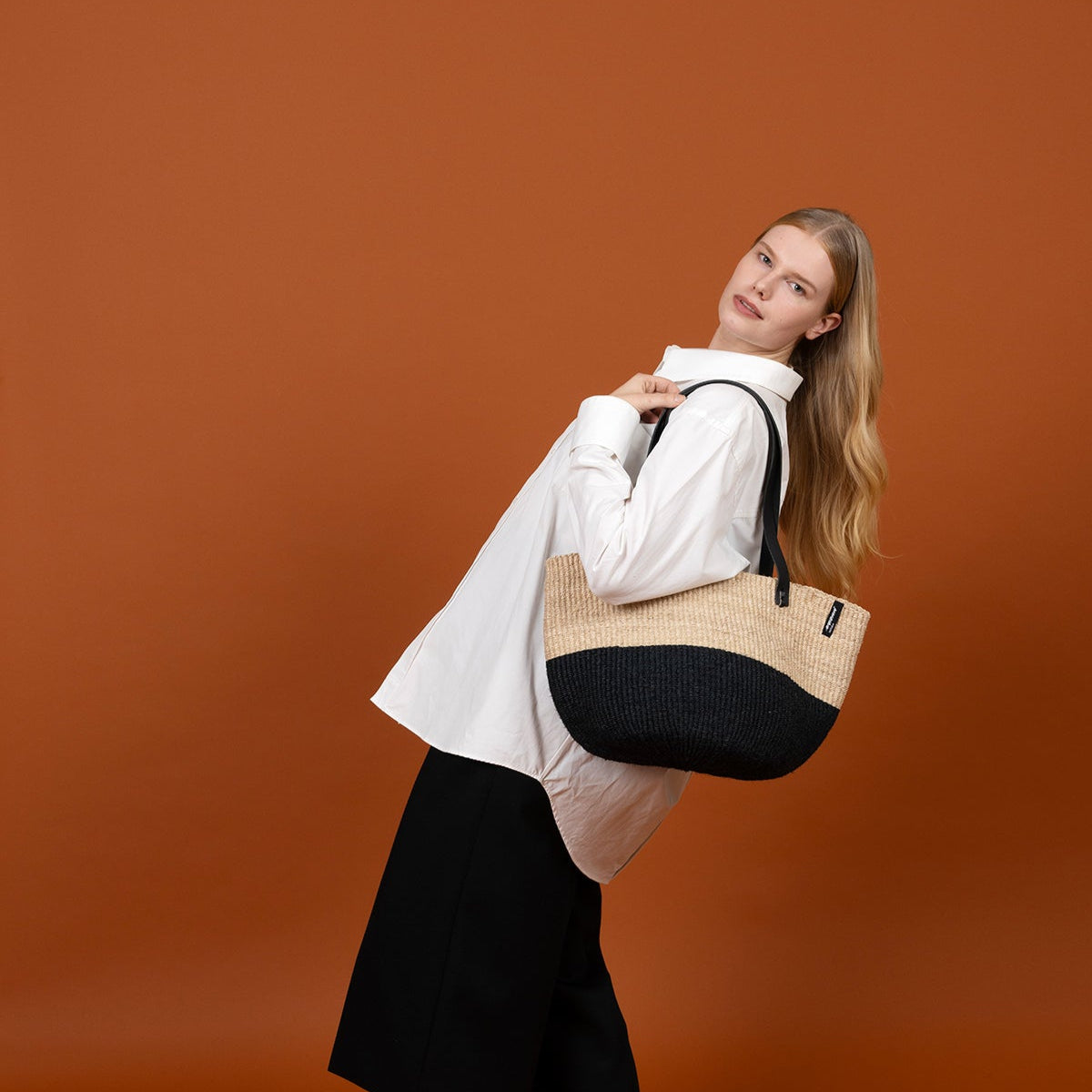 The Majani shopper basket is a perfect blend of sustainability, style, and practicality. Handwoven with care