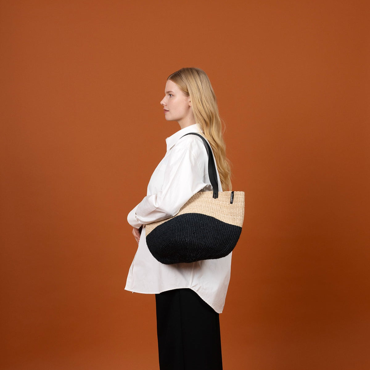 The Majani shopper basket is a perfect blend of sustainability, style, and practicality. Handwoven with care