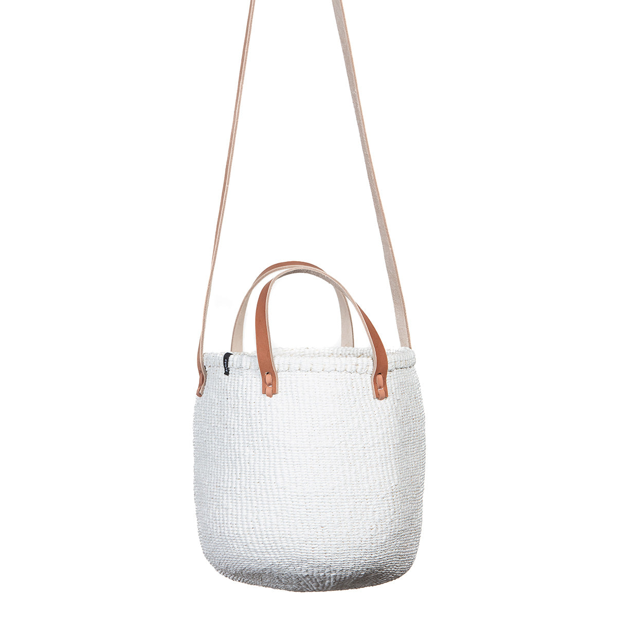 The white sisal shopper bag is a stunning and sustainable fashion accessory designed for versatility and style. Handwoven from natural sisal fiber, this bag is both lightweight and durable, making it perfect for everyday use.