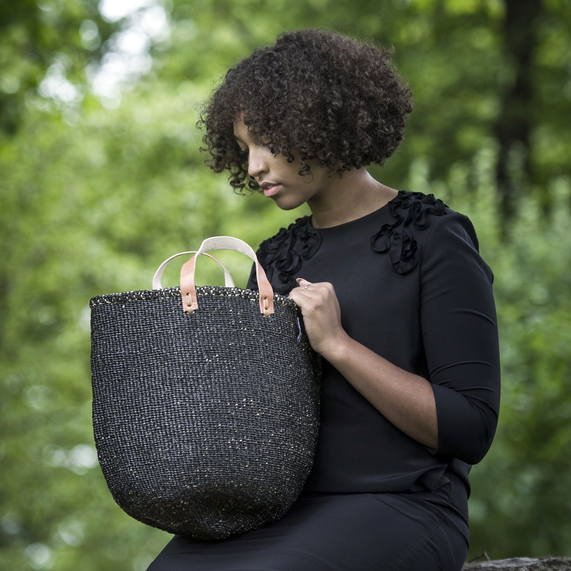 Mifuko Partly recycled plastic and sisal Market basket M Kiondo market basket | Black M handmade fair trade leather handles