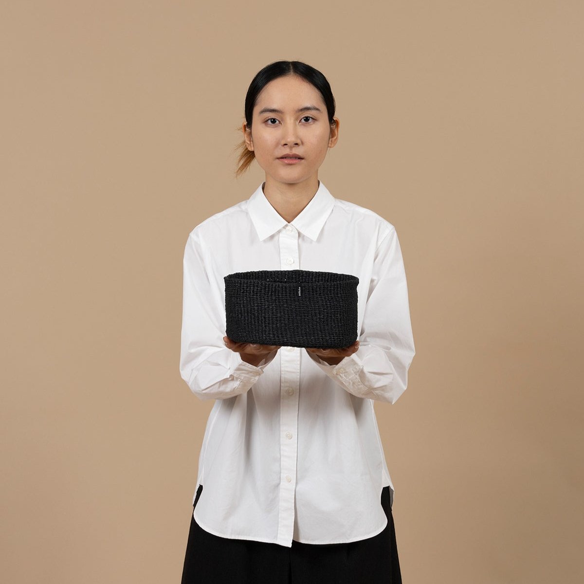 The Kiondo High Bowl in Black is a stunning and practical piece, designed for organizing small items in a sleek and sustainable way. Handwoven from FSC-certified paper, this small bowl is lightweight yet sturdy, combining eco-friendly materials with elegant design.