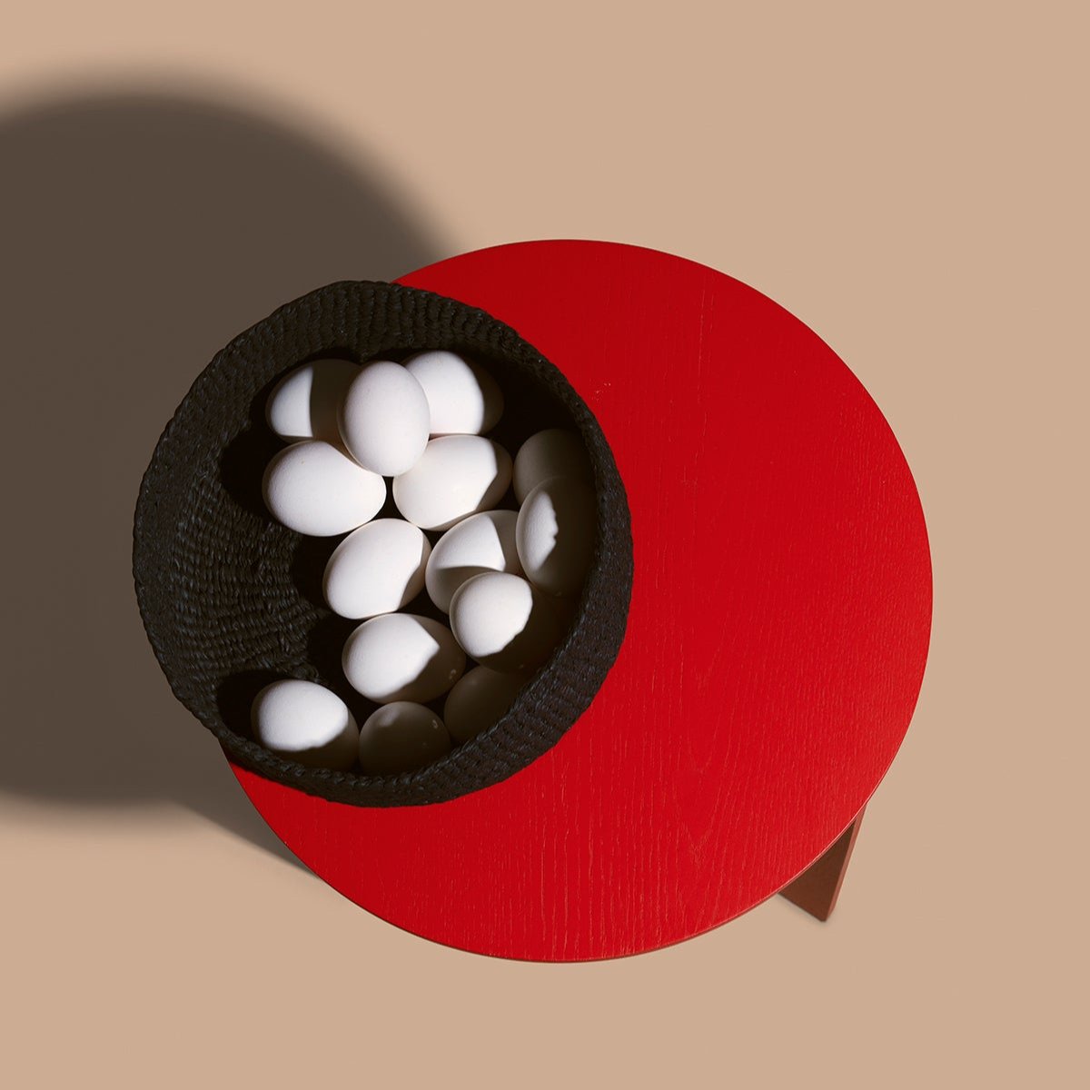 The Kiondo High Bowl in Black is a stunning and practical piece, designed for organizing small items in a sleek and sustainable way. Handwoven from FSC-certified paper, this small bowl is lightweight yet sturdy, combining eco-friendly materials with elegant design.