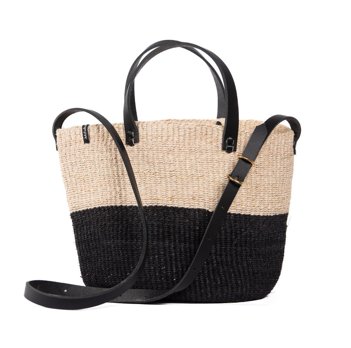 The Majani shopper basket in Duo Black combines elegance, practicality, and sustainability. Handwoven with care, this compact basket features a chic two-tone black design and is perfect for carrying your essentials.