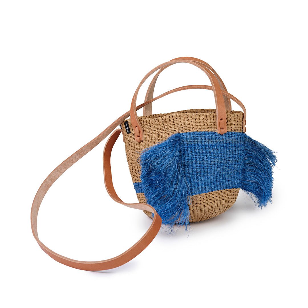 Discover the perfect blend of sustainability and timeless design with this small shopper, designed by Ervin Latimer