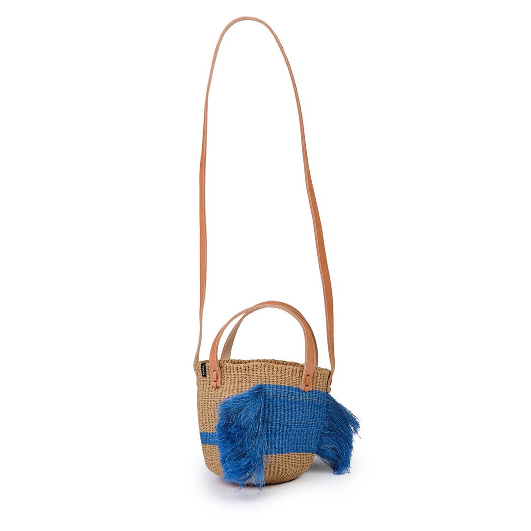Discover the perfect blend of sustainability and timeless design with this small shopper, designed by Ervin Latimer