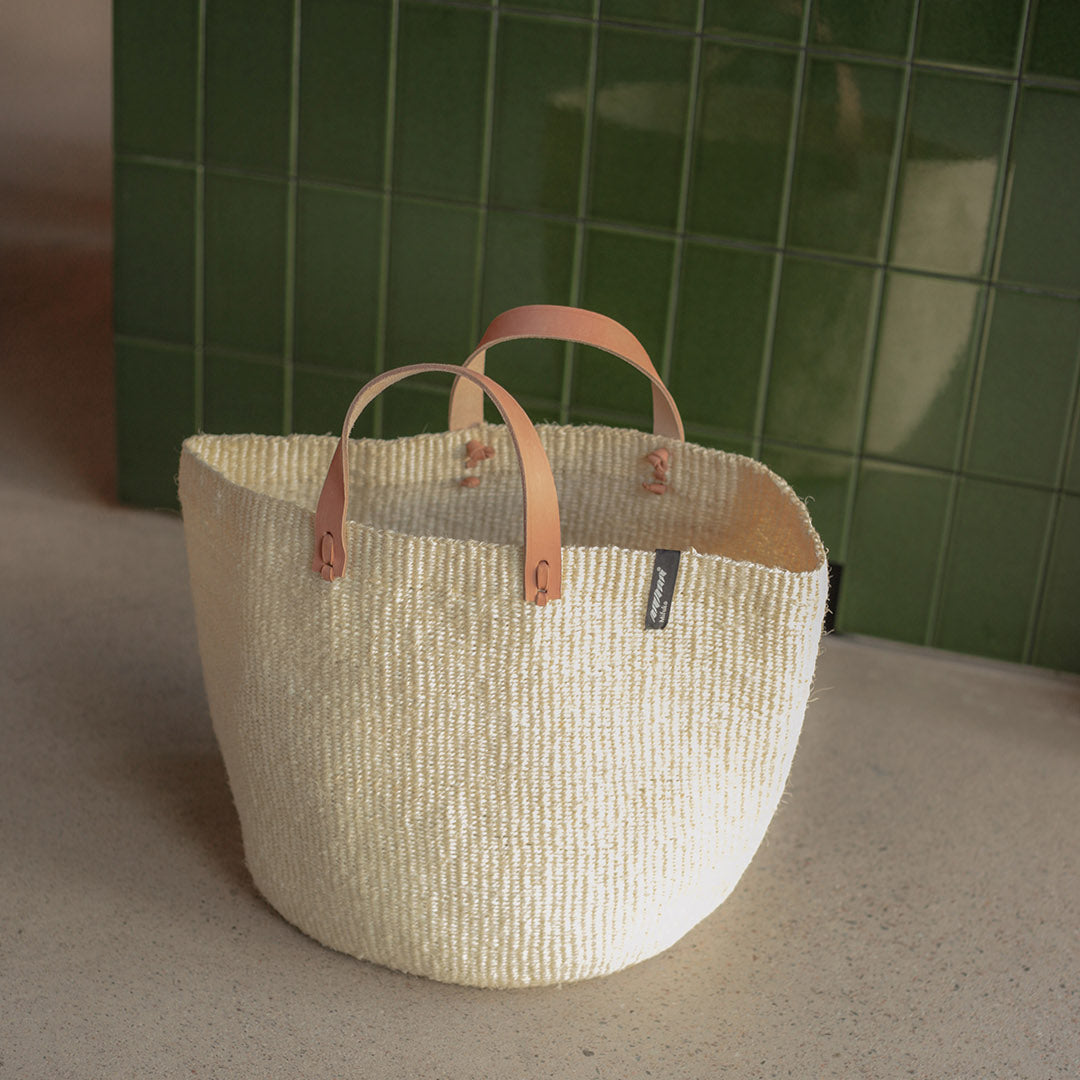 Thank you for your mail.
For some reason, I have not received a response to my question. Could you kindly provide the contact person for your purchasing department regarding a new business proposal?
Many thanks in advance!
Have a good day.
Best regards,
Mari