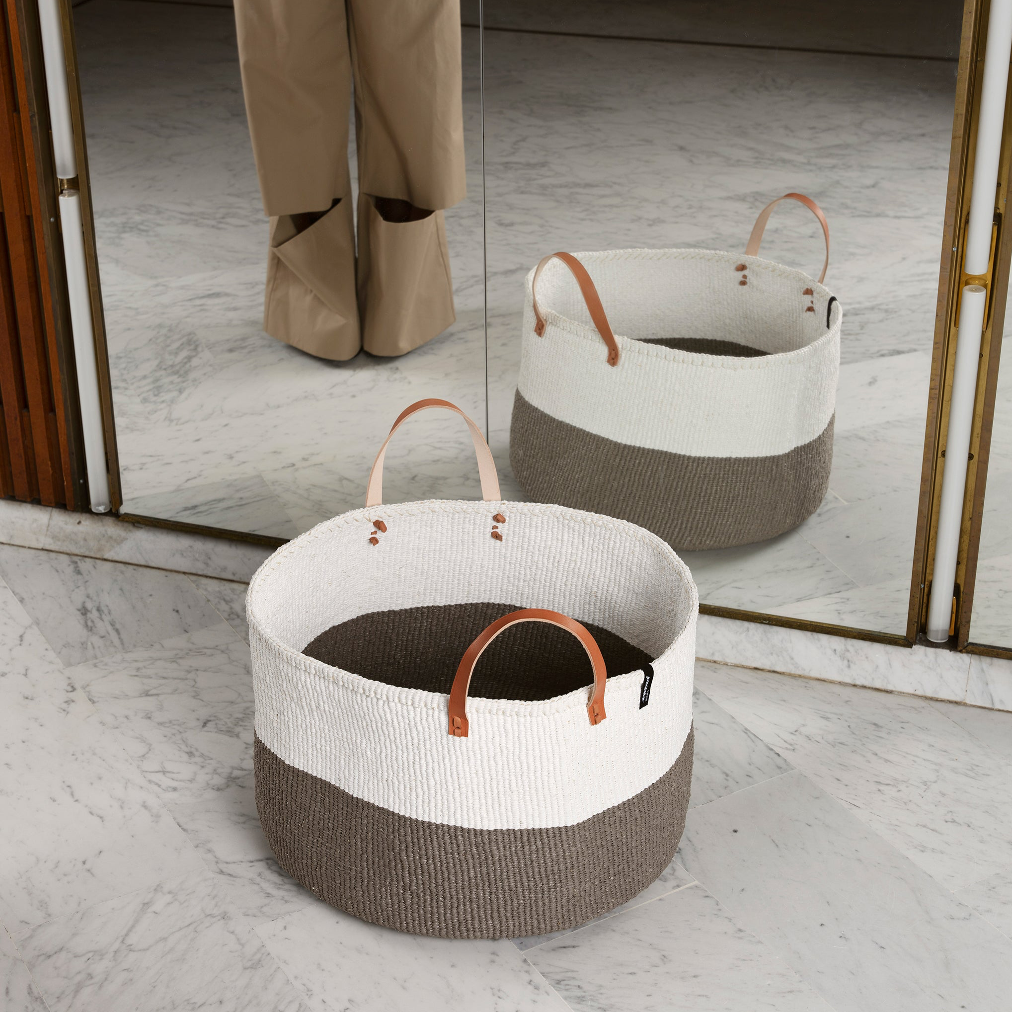 Kiondo floor basket |  Warm grey Duo with handles XXL