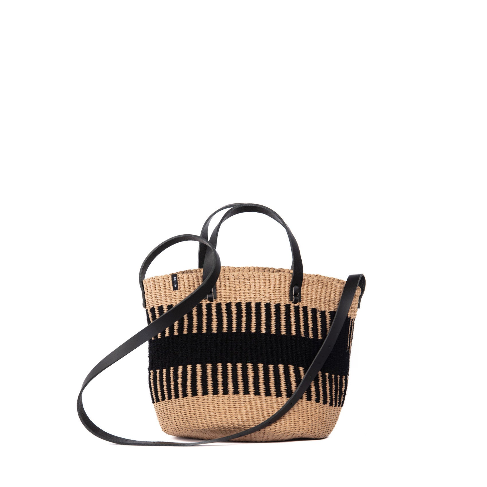 The Pamba shopper basket is a stylish and sustainable accessory designed for both functionality and elegance. Handwoven with care. fair trade.