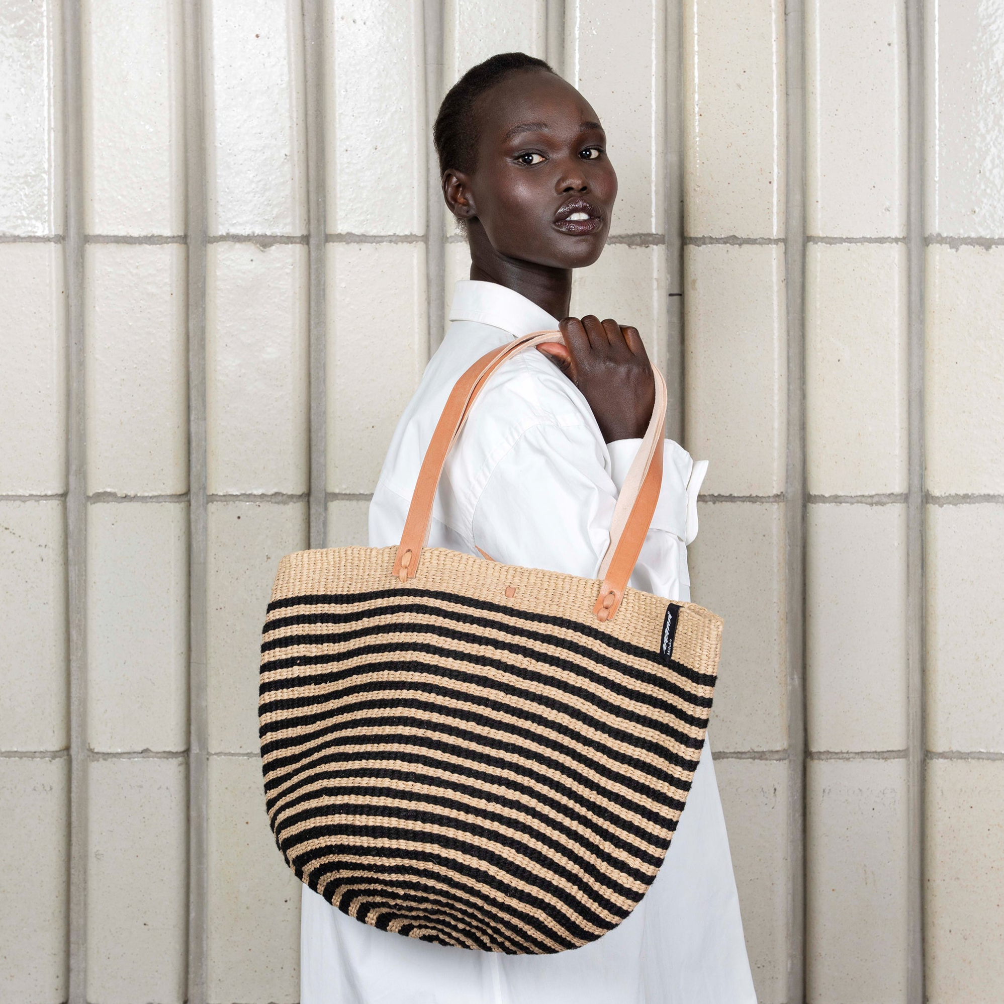 Pamba Shopper basket | Black thin stripes M