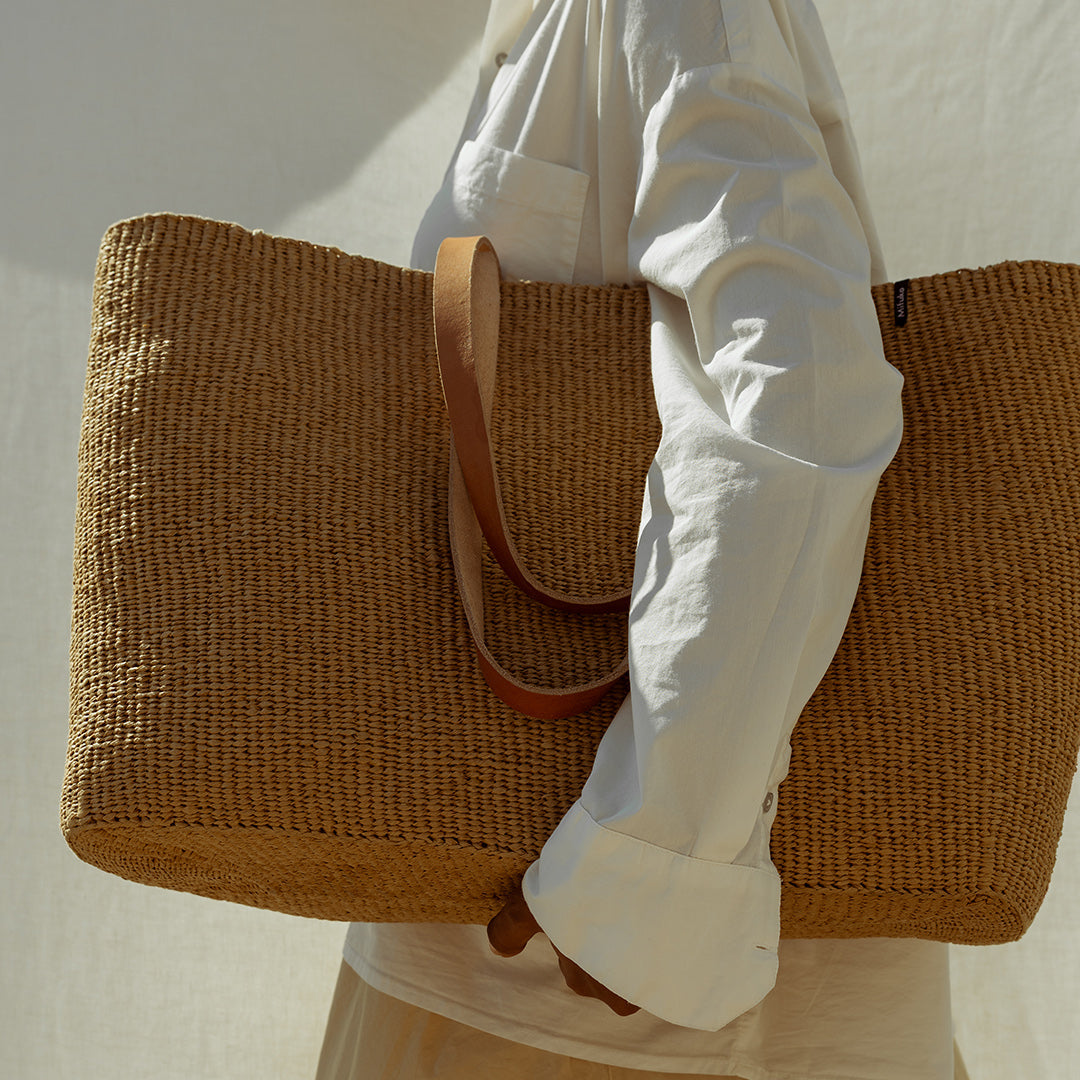 Handwoven brown basket with handles XXL is made of paper