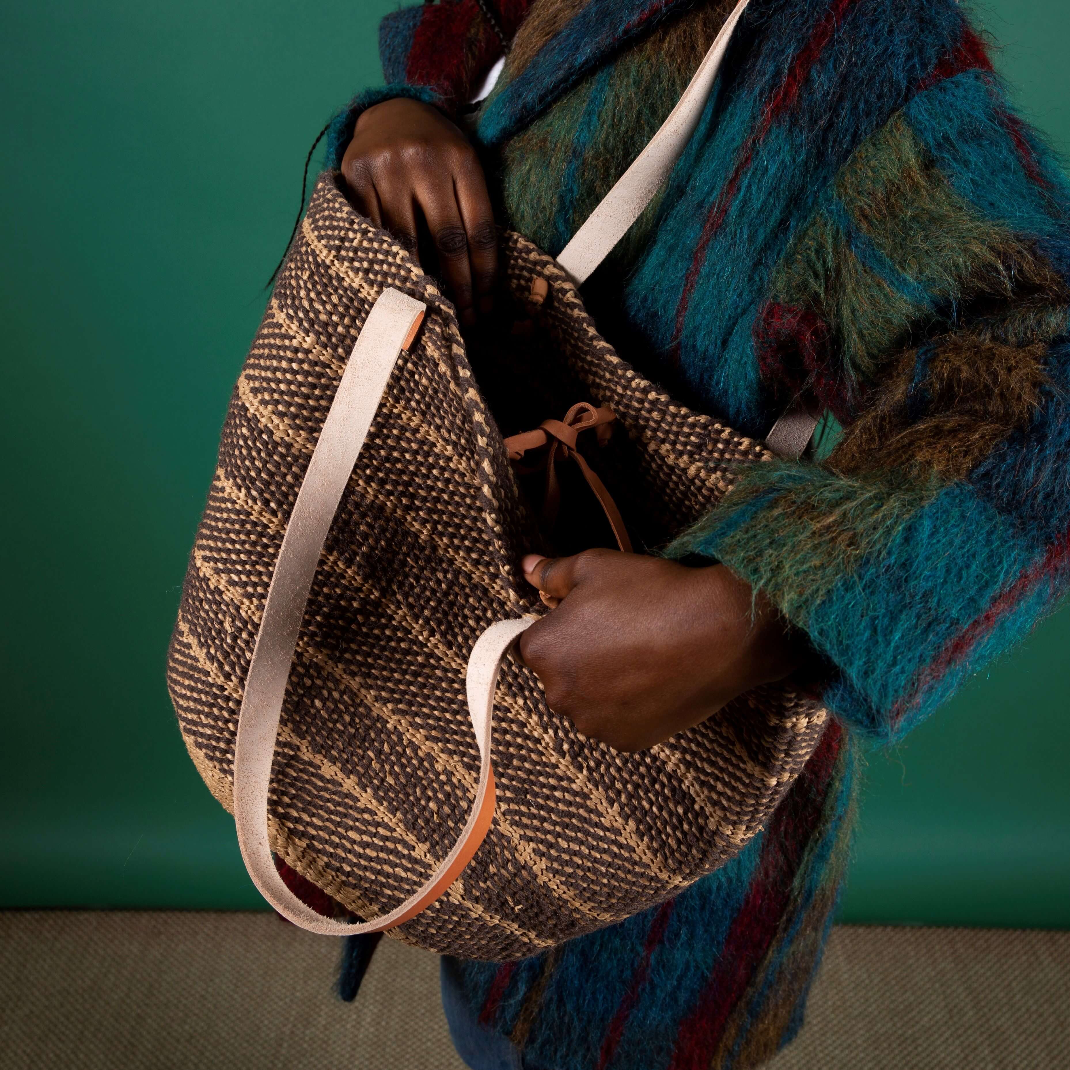 Mifuko Wool and paper Shopper basket Pamba shopper basket | Dark brown twill weave M
